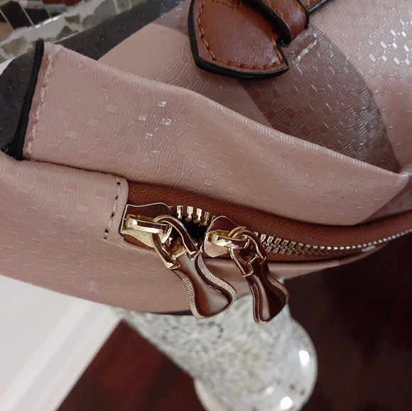 🌹SOLD🌹BB Bumbag - Picture 3 of 6